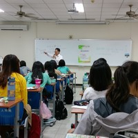 本系陈仪蓉老师于106年10月20日邀请台湾专案管理学会  张鹏祥讲师   担任本系产业现况课程讲师，为人资系同学演讲，演讲主题【实务思维专案管理】